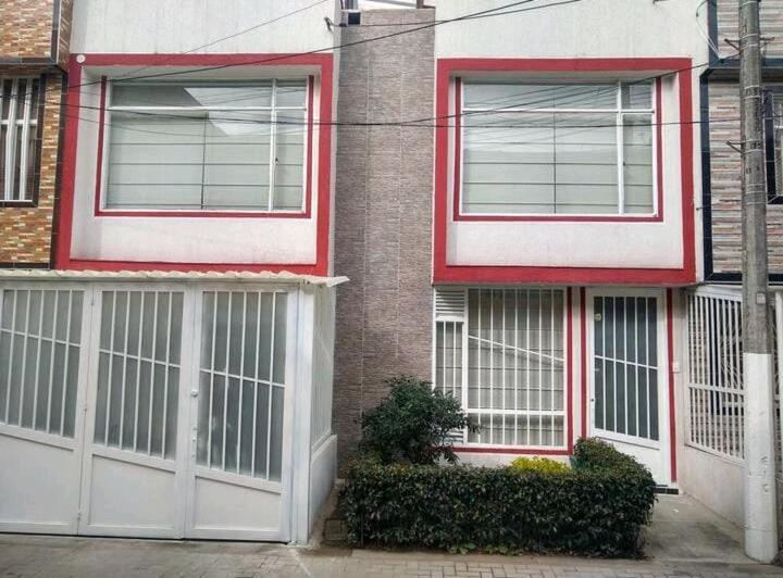 Alojamiento "Como En Casa" Cerca Al Aeropuerto!! 보고타 외부 사진